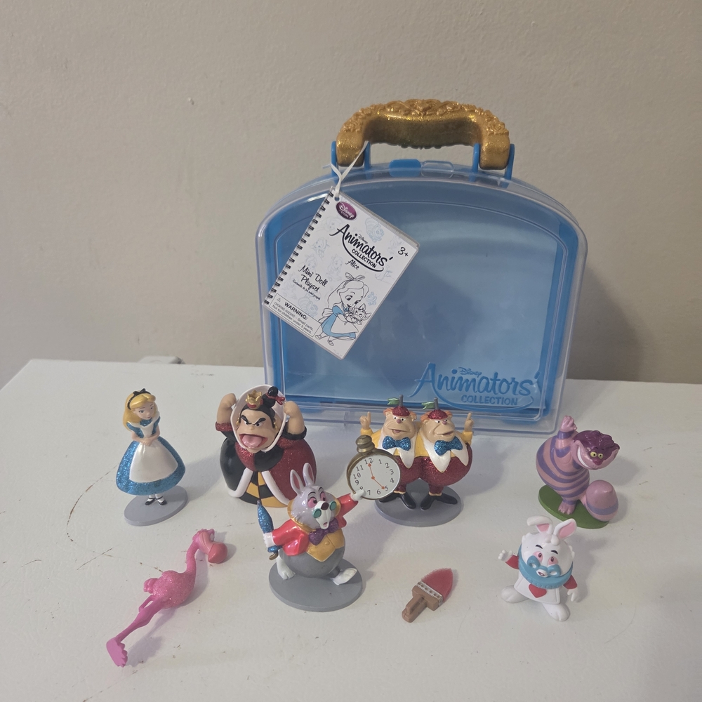 Disney Alice in Wonderland Figures And Case Set Of 8